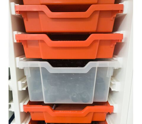 Plastic rail for trays
