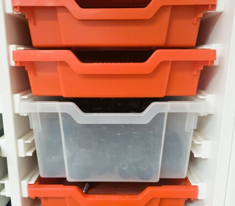 Plastskinne til bakker