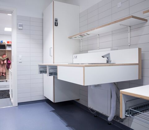 ST puslebord, 140x90 cm med ilagt vask (40x34 cm), venstre,