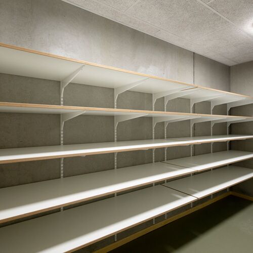 Hylde 19 mm hvid melamin, hvid plast kant 