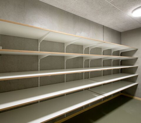 Hylde 19 mm hvid melamin, hvid plast kant 