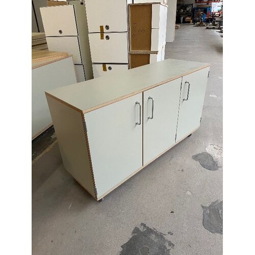 Mobile modules on wheels with 3 cabinets, 1 shelf