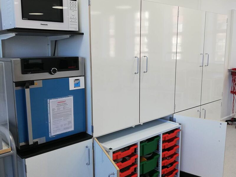 Amager-Fælled-school-trolley-with-trays