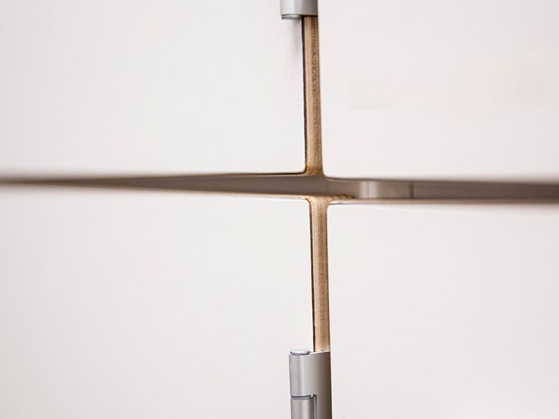 Kindergarten-Fladhøj-hinges-close-up