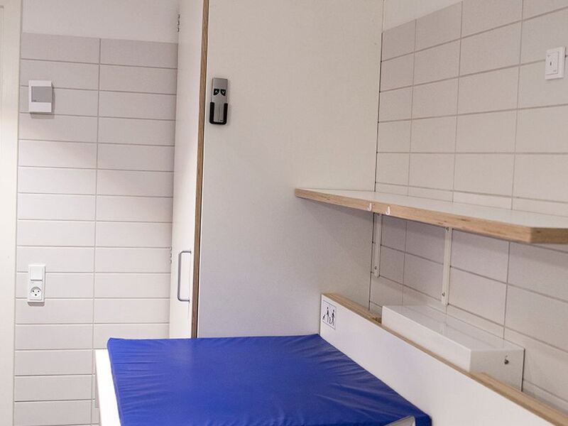 Kindergarten-Fladhøj-changing-table-right