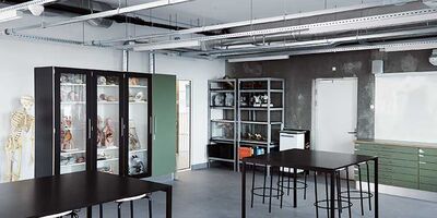UCC-Campus-Carlsberg-Science-classroom-in-bespoke-colors